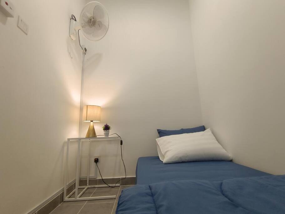 Apartment Mid Valley Southkey With Bathtub And Straits View For Family Toodlers 8 To 14pax